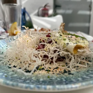 Nido de atún picante